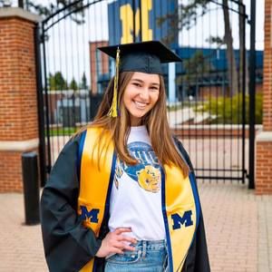 Meet your Posher, Lara